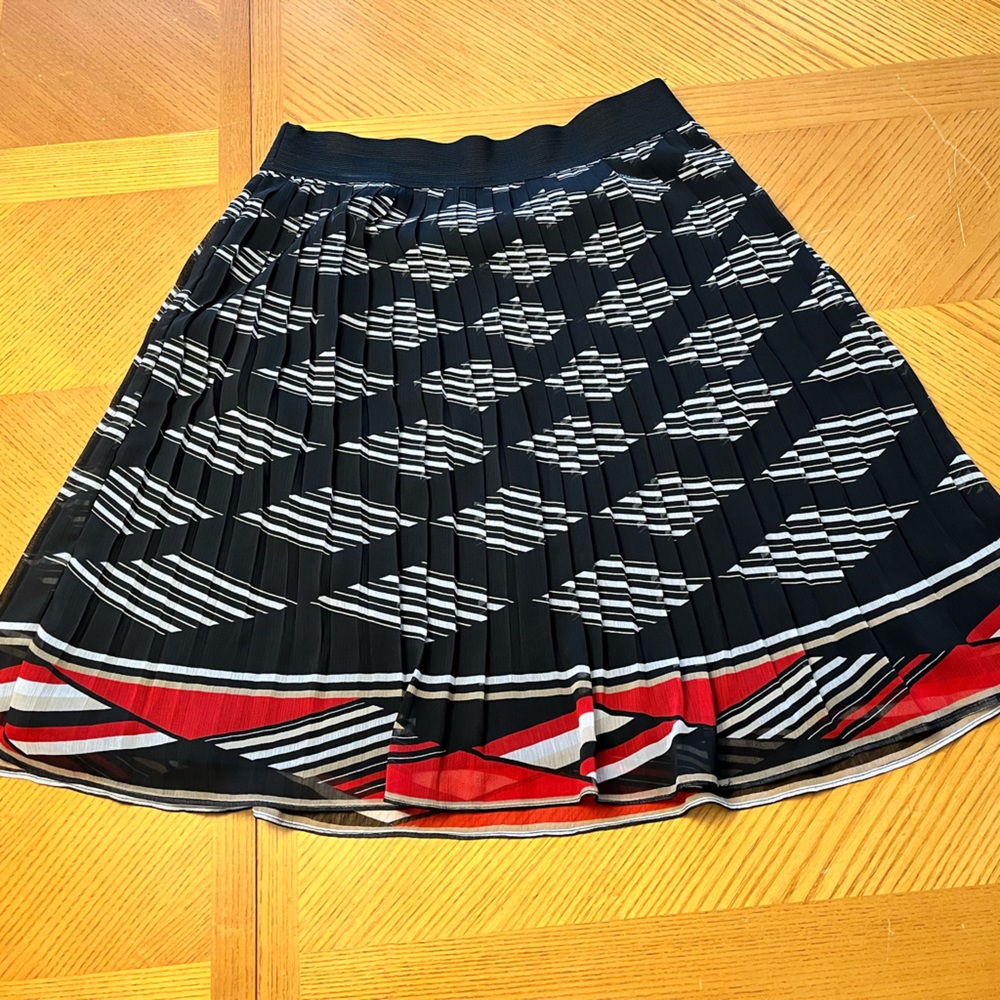 White House Black Market pleated work skirt